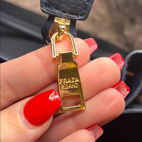 100% Authentic Navy Prada satchel/handbag - Picture 7 of 10